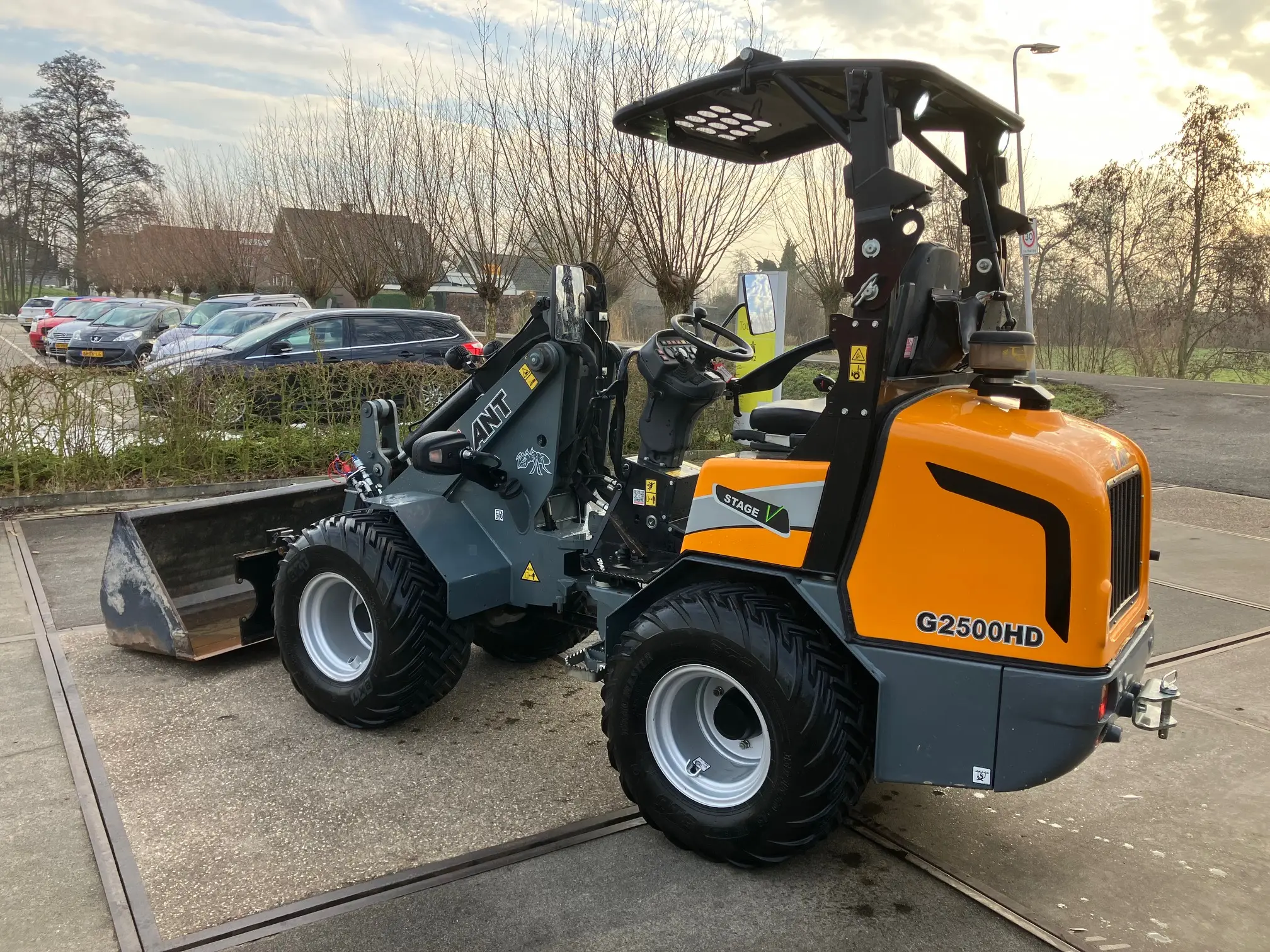 Giant G2500 HD Shovel - Image 4