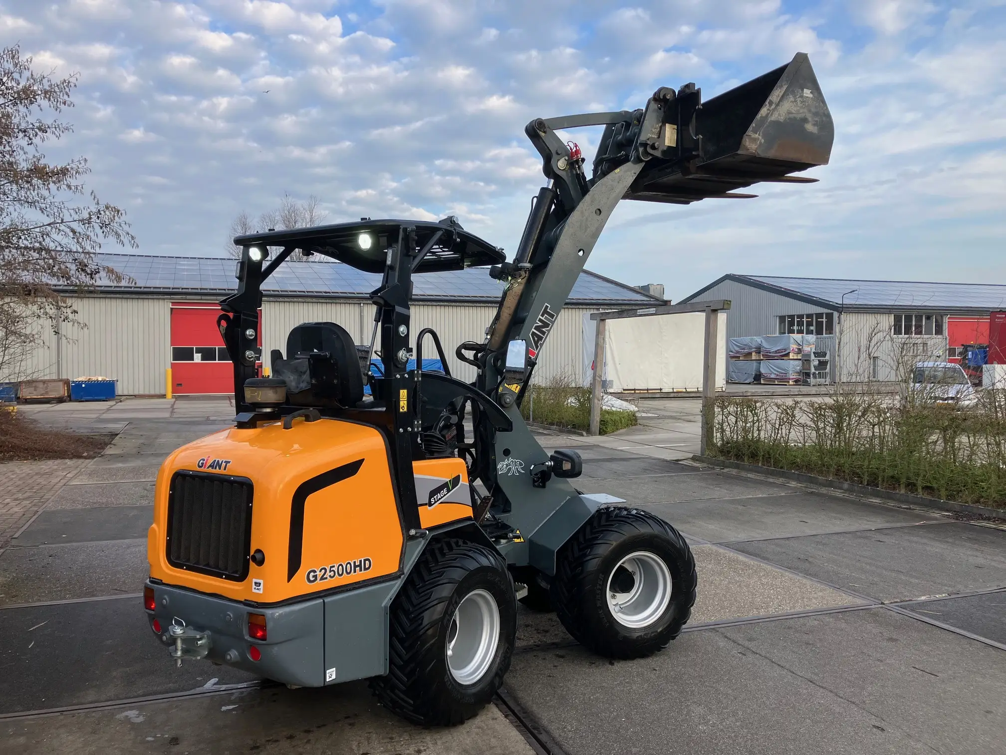 Giant G2500 HD Shovel