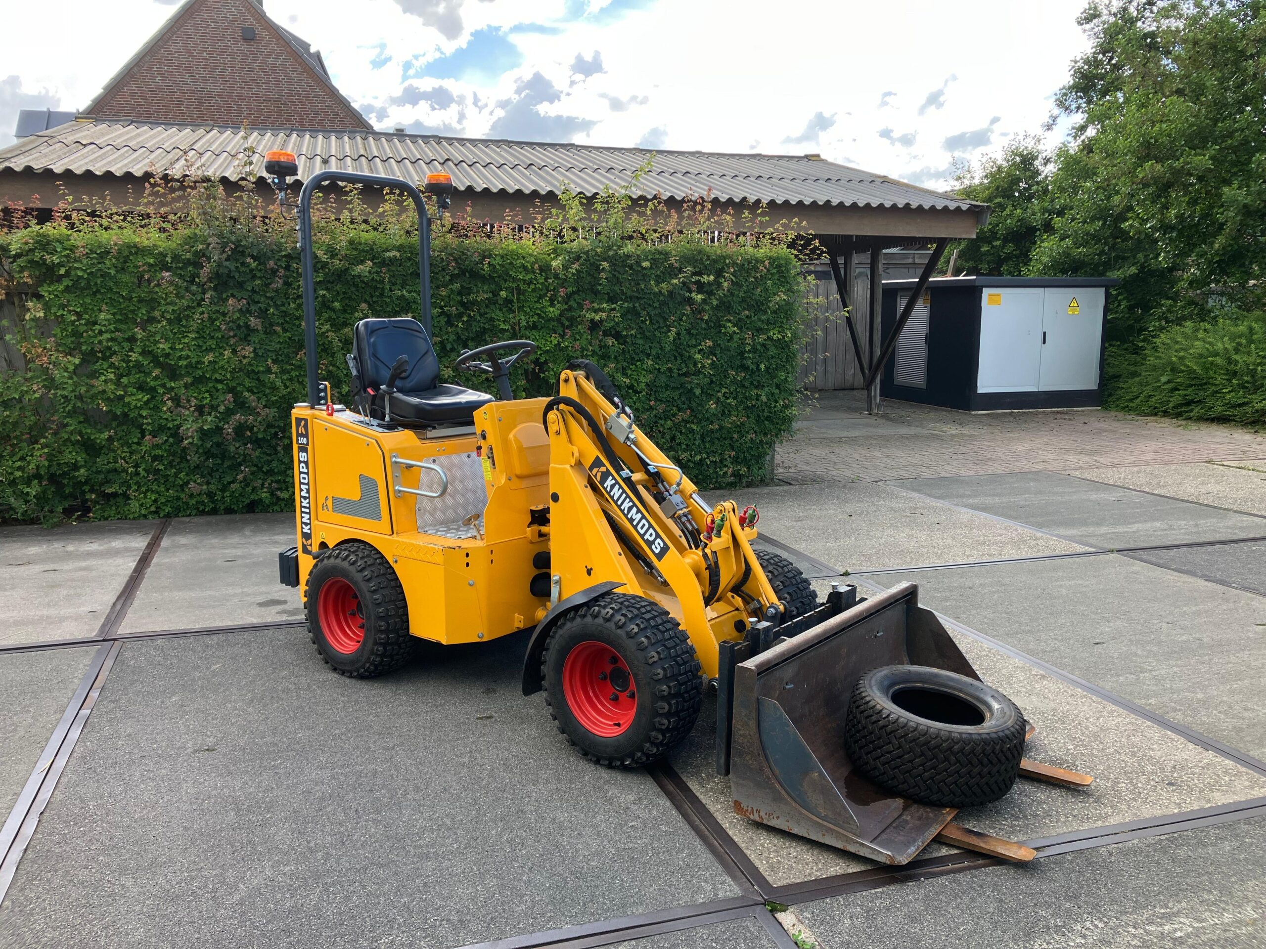 Knikmops 100 minishovel