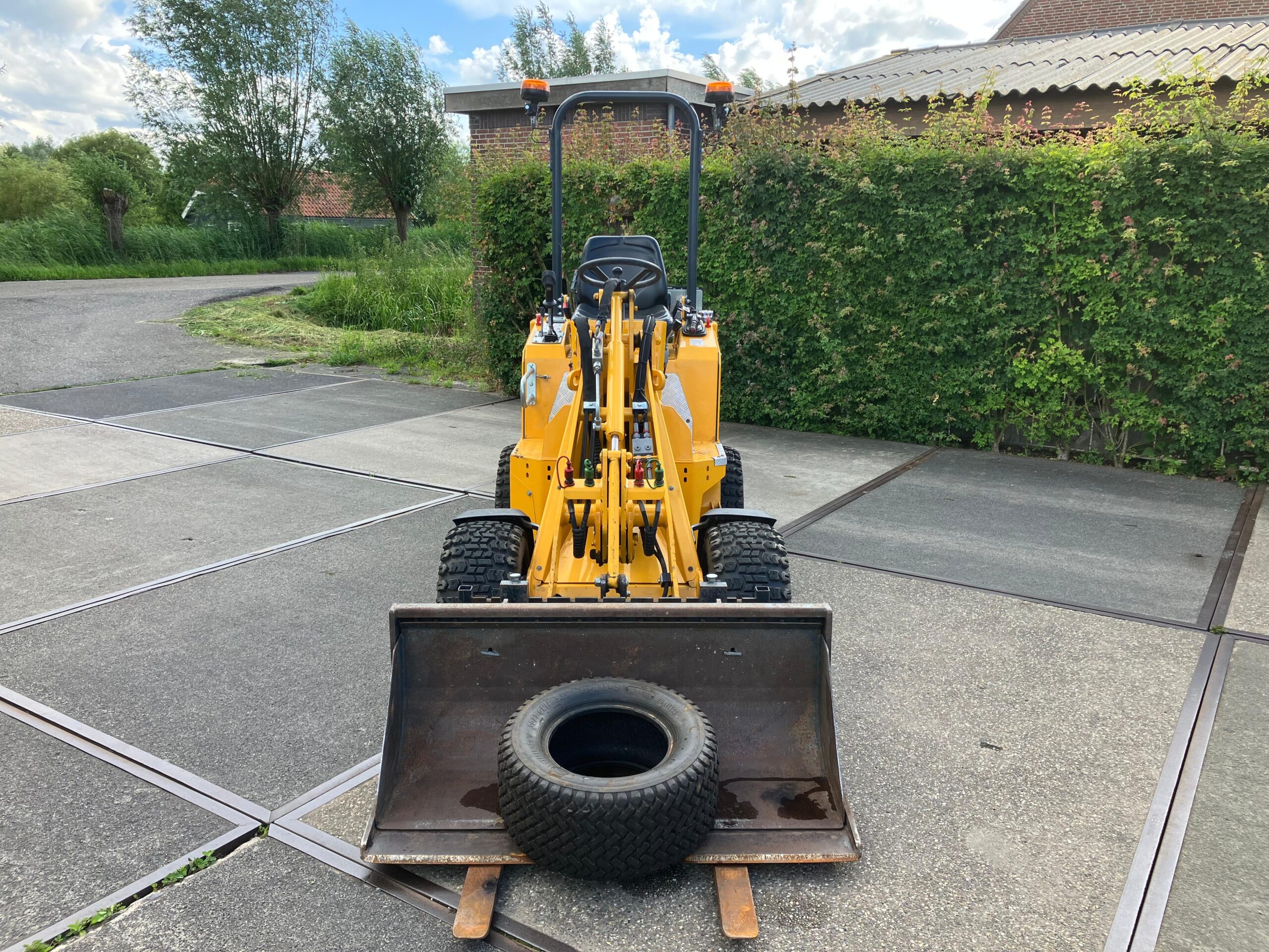 Knikmops 100 minishovel - Image 6