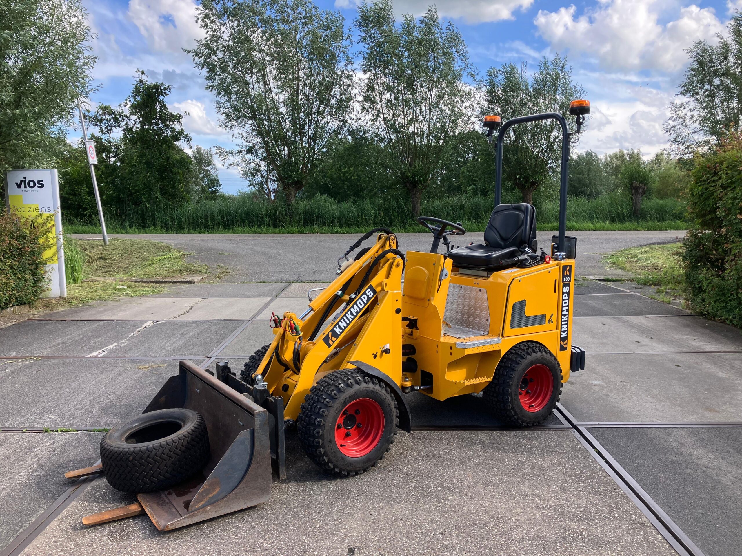 Knikmops 100 minishovel - Image 2