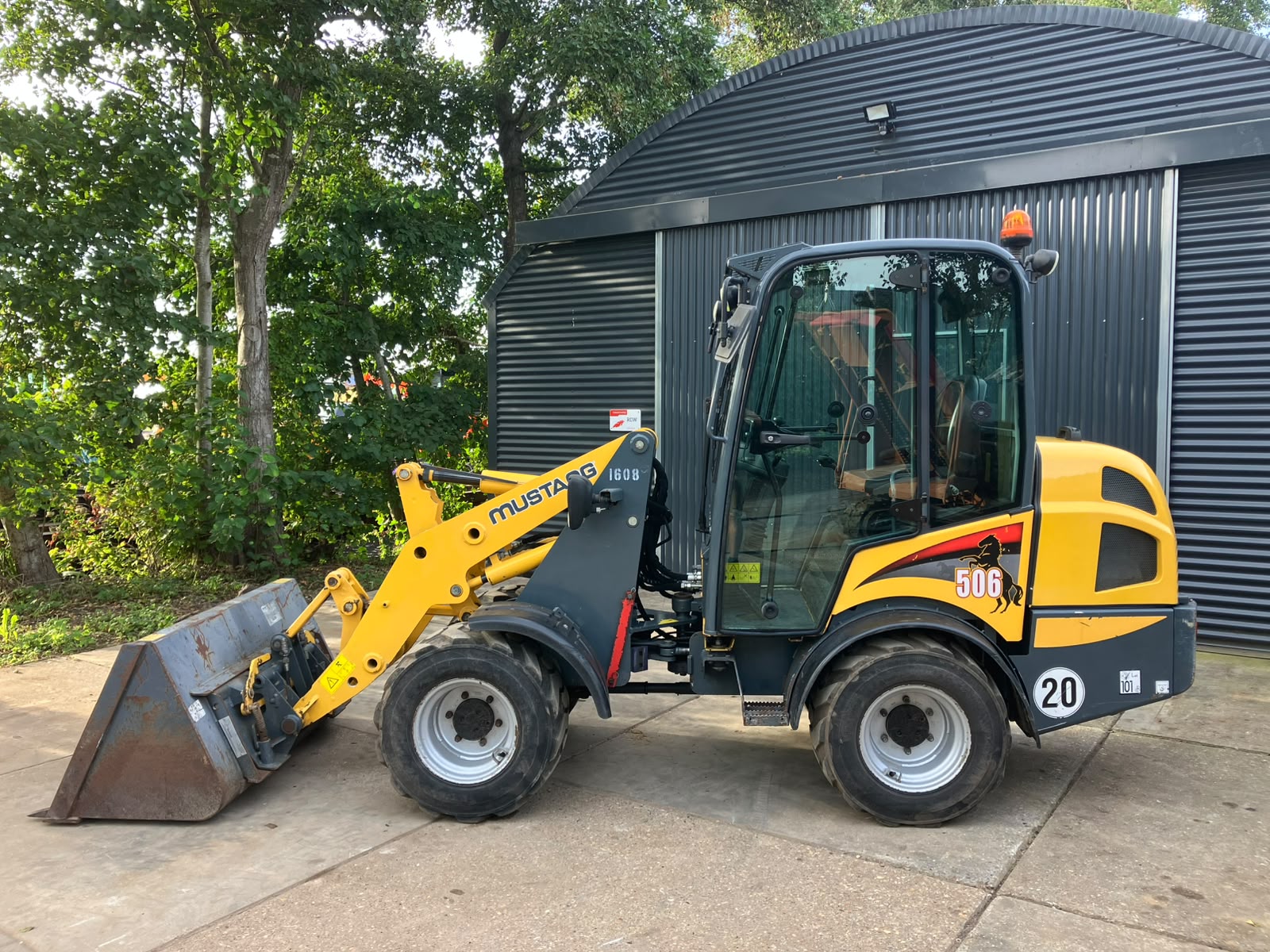 Mustang / Manitou AL 506 met verwarming